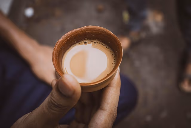 Sugar vs. Sweeteners in Your Daily Tea: What's Healthier?